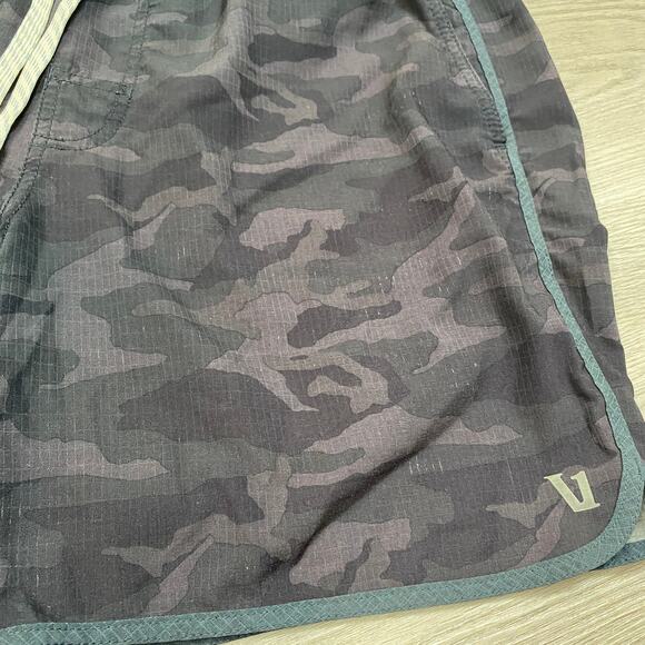 Vuori Stockton Performance Athletic Camo Shorts Men's Medium - Picture 9 of 12